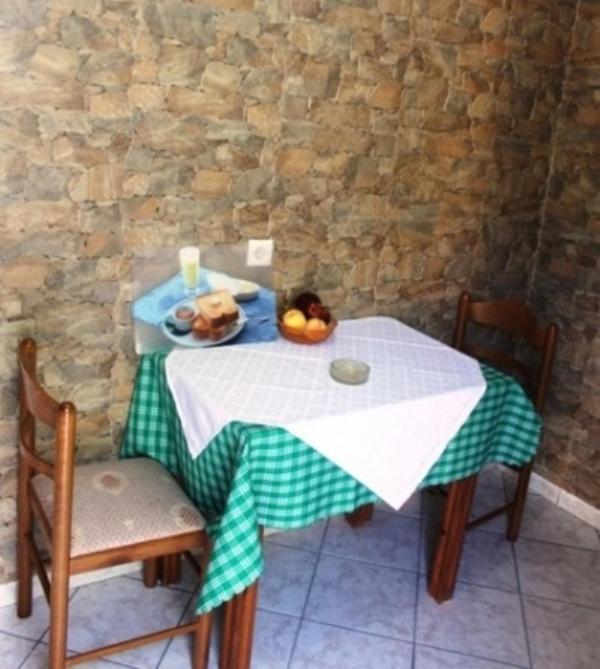 Leonidas Apartament *