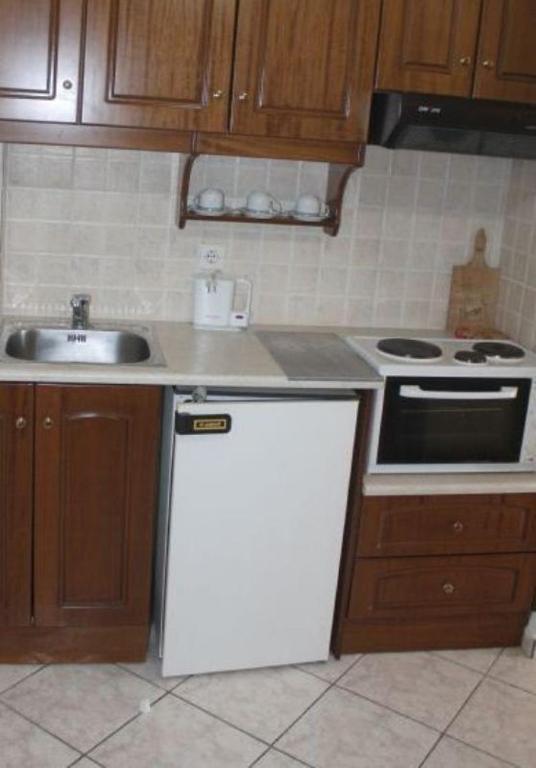 Leonidas Apartament *